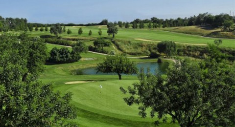 Te enseñamos el hoyo 8 del Benamor Golf Club