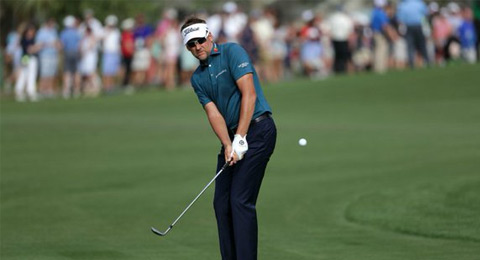 Poulter despega y DeChambeau se estrella