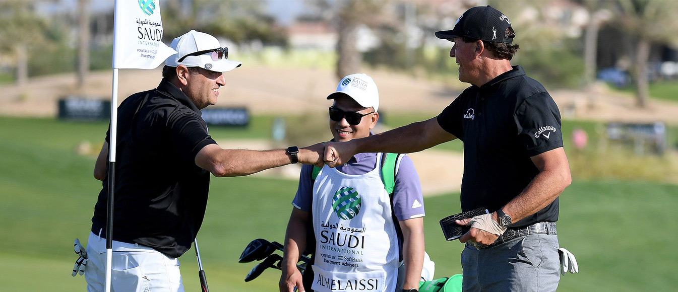 El golf iguala a todos: grandes jugadores y amateurs que comienzan a jugar