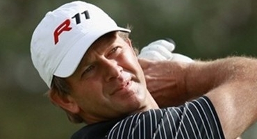 Goosen manda en el ventoso desierto