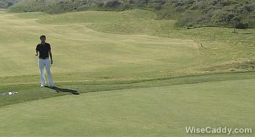 Chip al borde de green a diferentes distancias