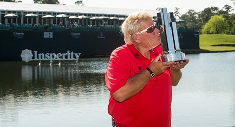 John Daly regresa a los títulos bañado en champán