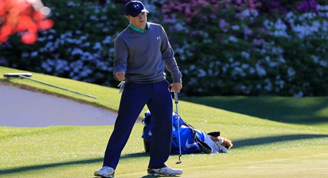 Spieth sigue de referente ante el reto de un debutante y un veterano