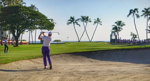 Justin Thomas continúa deleitando en Hawai