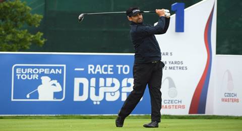 Maratón de golf y lluvia con Slattery como maestro de ceremonias