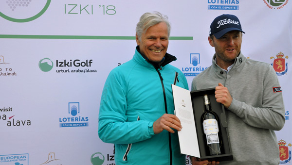 Michael Hoey hoyo en uno regalo Izki Golf