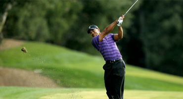 Tiger Woods líder en Thousand Oaks