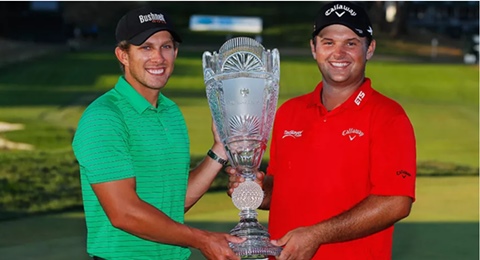 Patrick Reed sonríe ante la debacle de Fowler