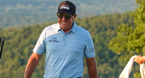 Sonrisa pícara de Mickelson: debut soñado en Missouri