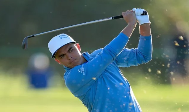 Rickie Fowler enseña las garras para ponerse al frente