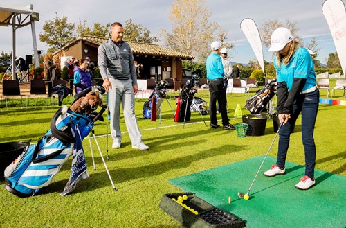 Sergio García, visitante de lujo para los menores del PGA Cataluña Resort