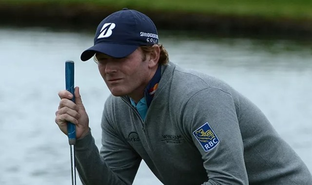 La lluvia y el viento deslucen el festival de Snedeker