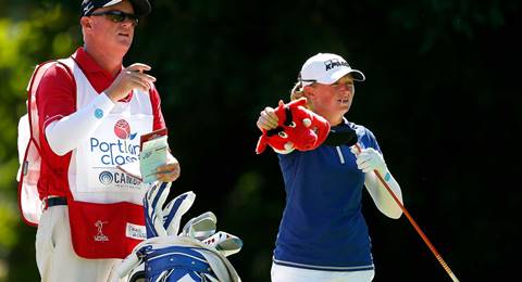 Stacy Lewis prosigue muy firme en Oregón