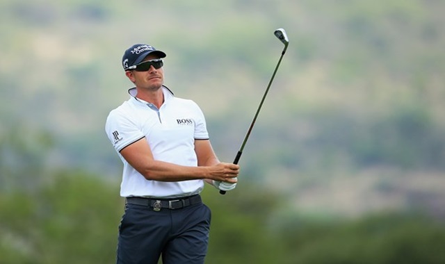 Stenson avanza tras superar la tormenta
