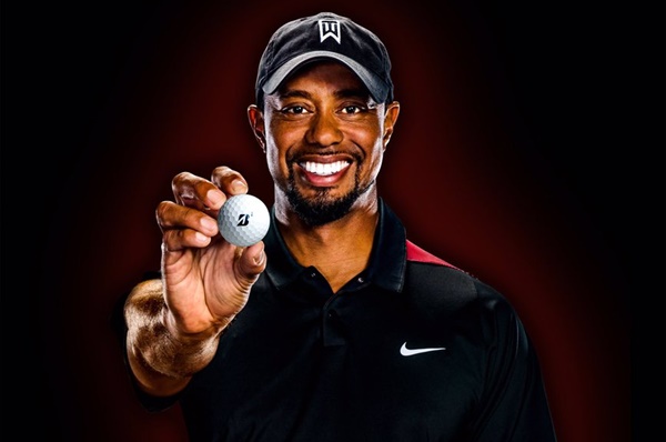 Tiger Woods bola Bridgestone