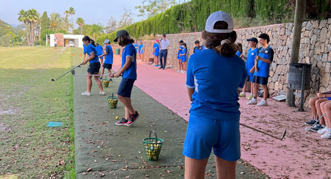 Los escolares regresan a La Sella Golf para adentrarse en el mundo del golf