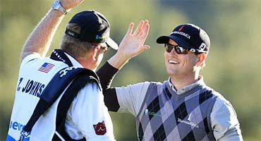 Zach Johnson desbanca a Tiger del liderato en California