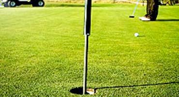 Torneo de golf para recaudar fondos destinados a equipar un centro de integración infantil